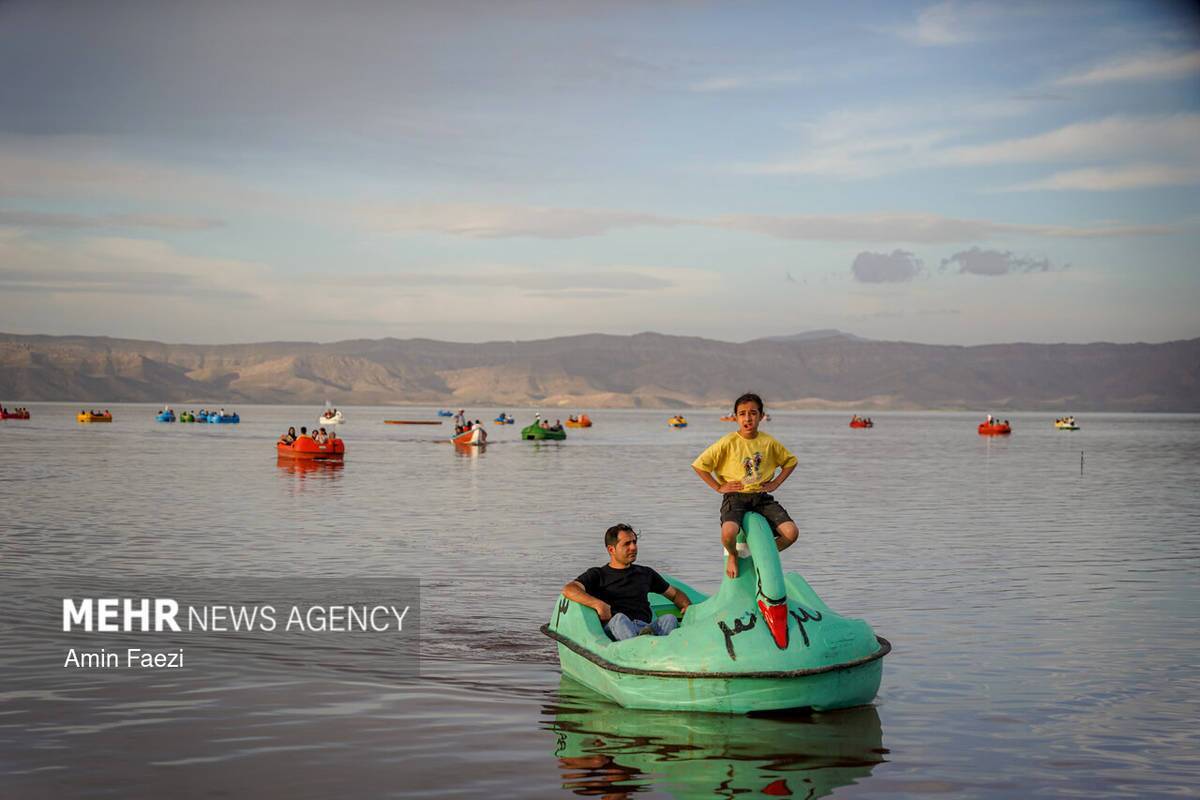 بازگشت رنگ صورتی به دریاچه مهارلو شیراز