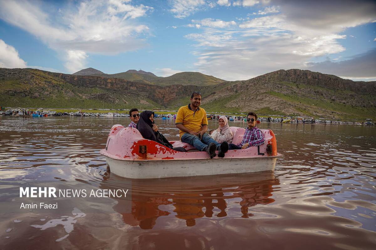 بازگشت رنگ صورتی به دریاچه مهارلو شیراز