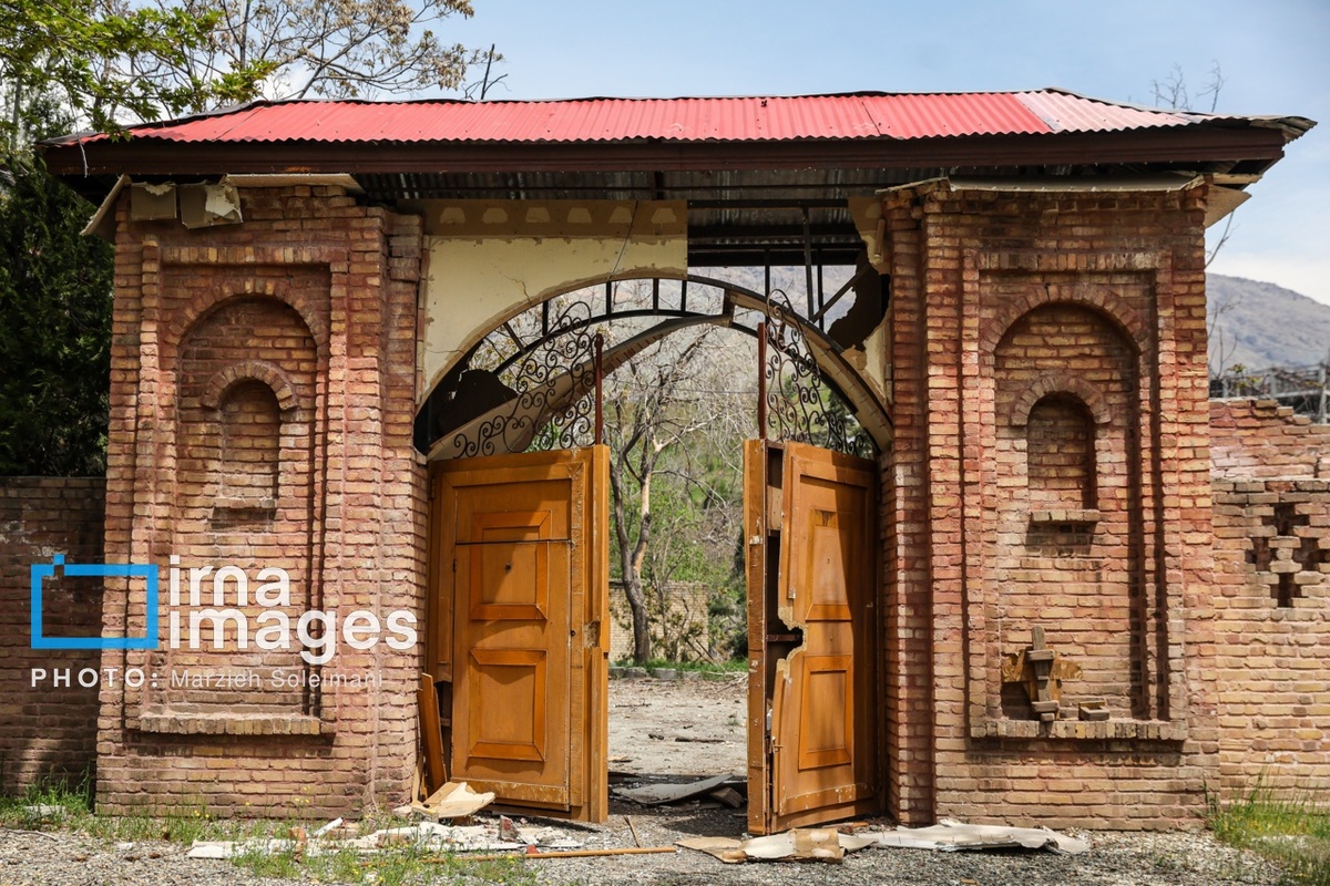  عکس/ خسارات برجا مانده بر کاخ سعدآباد در اثر جنگ