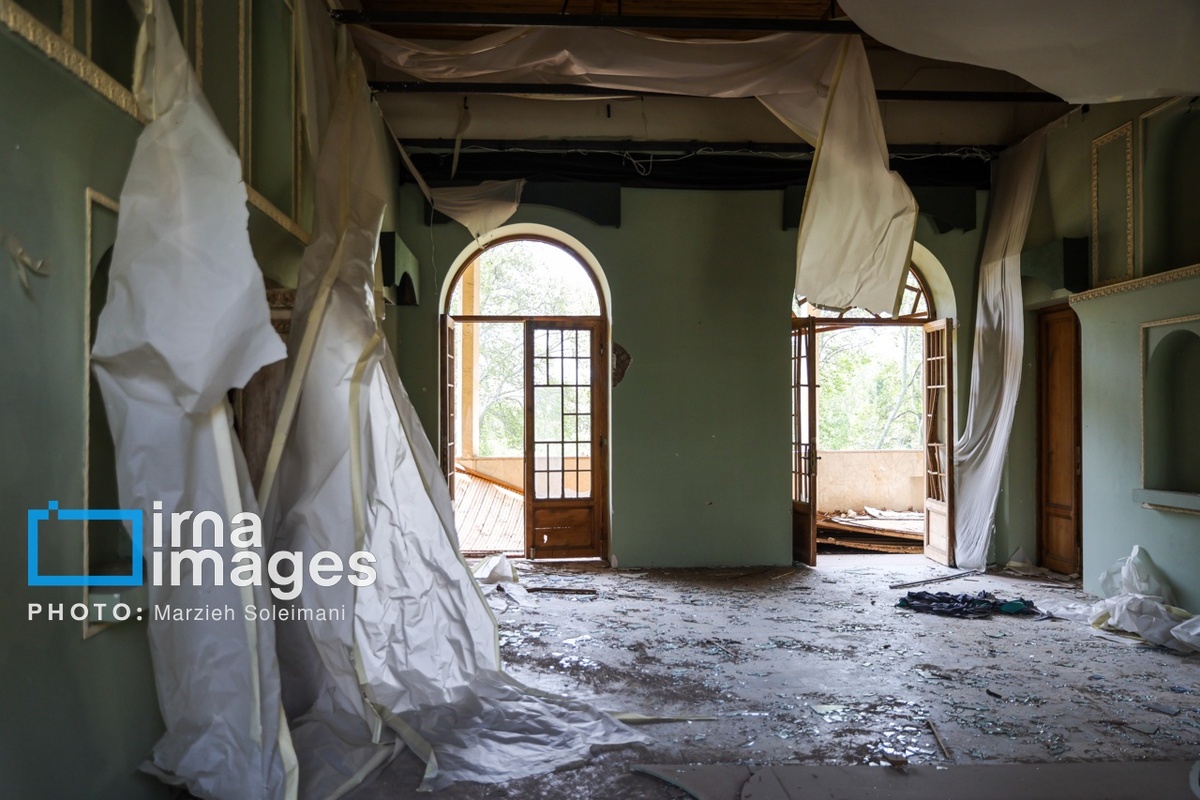 عکس/ خسارات برجا مانده بر کاخ سعدآباد در اثر جنگ
