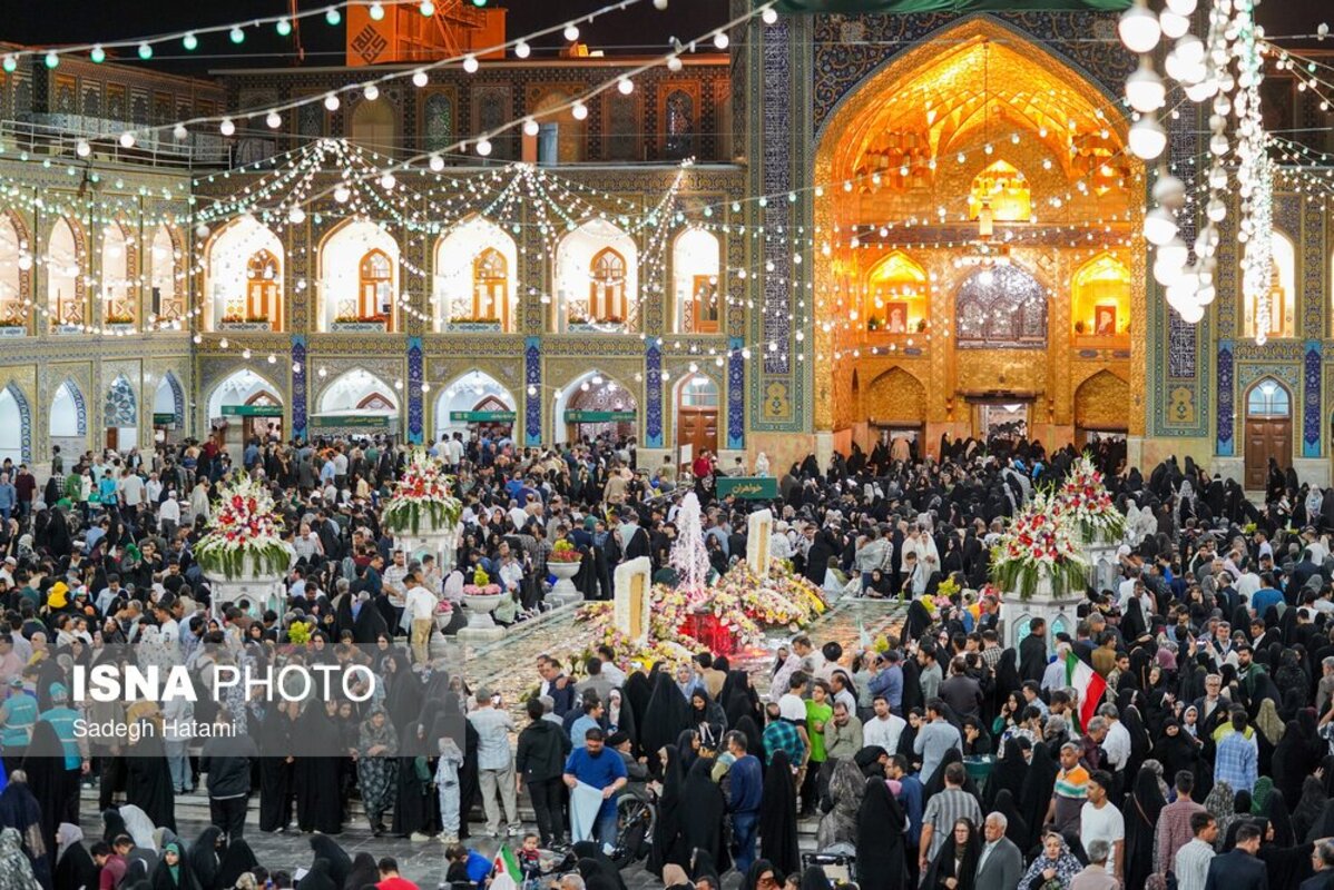 حال و هوای حرم رضوی در شب ولادت امام رضا (ع)