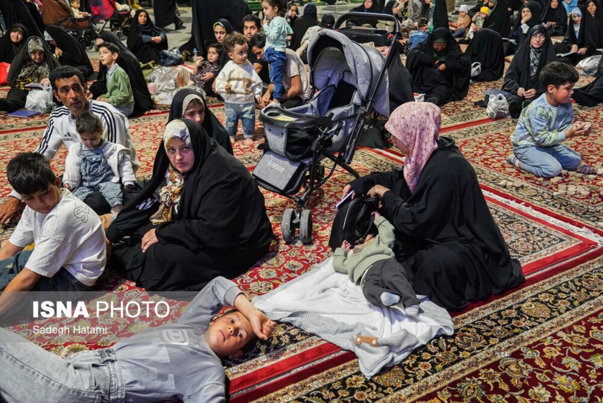 حال و هوای حرم رضوی در شب ولادت امام رضا (ع)