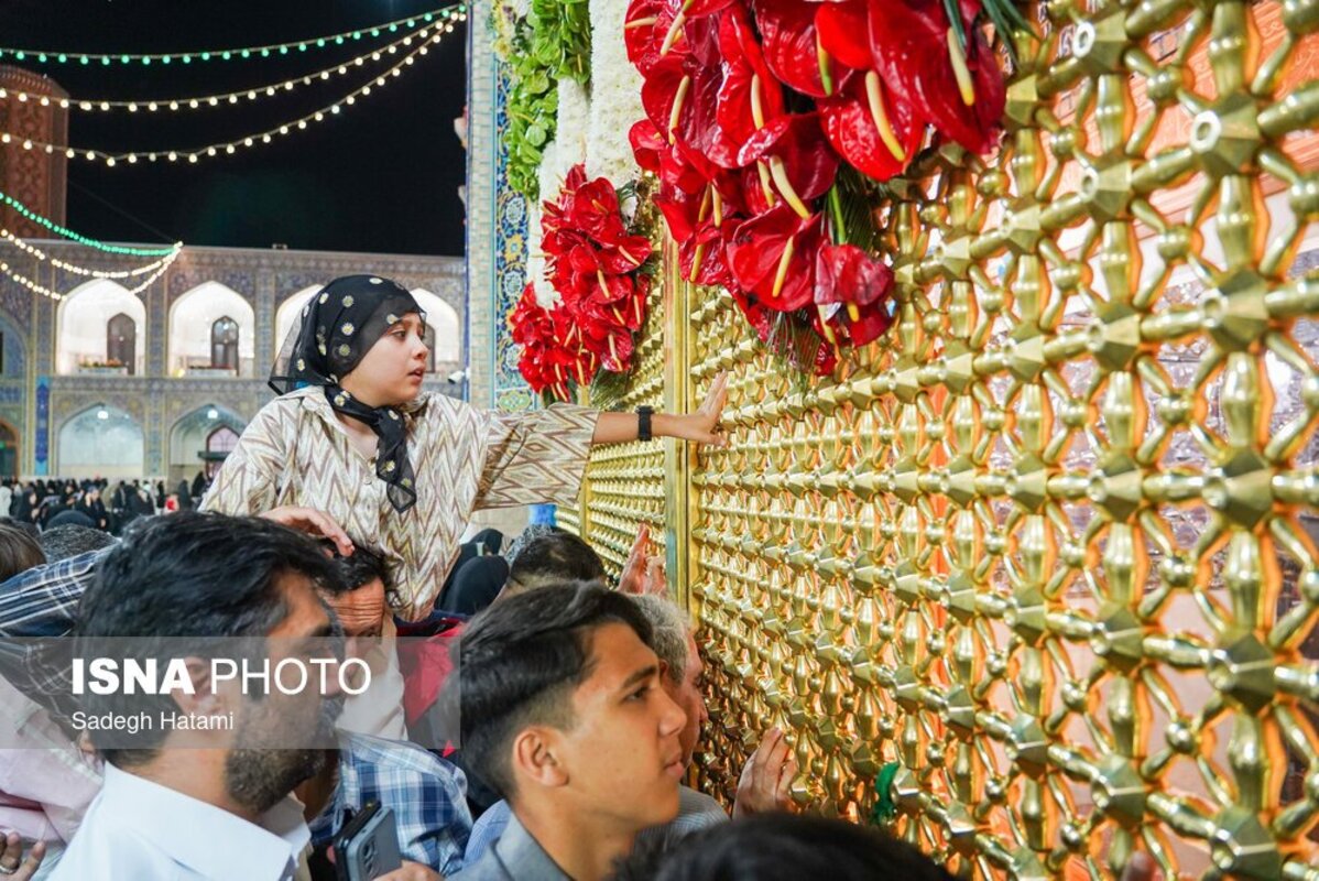 حال و هوای حرم رضوی در شب ولادت امام رضا (ع)