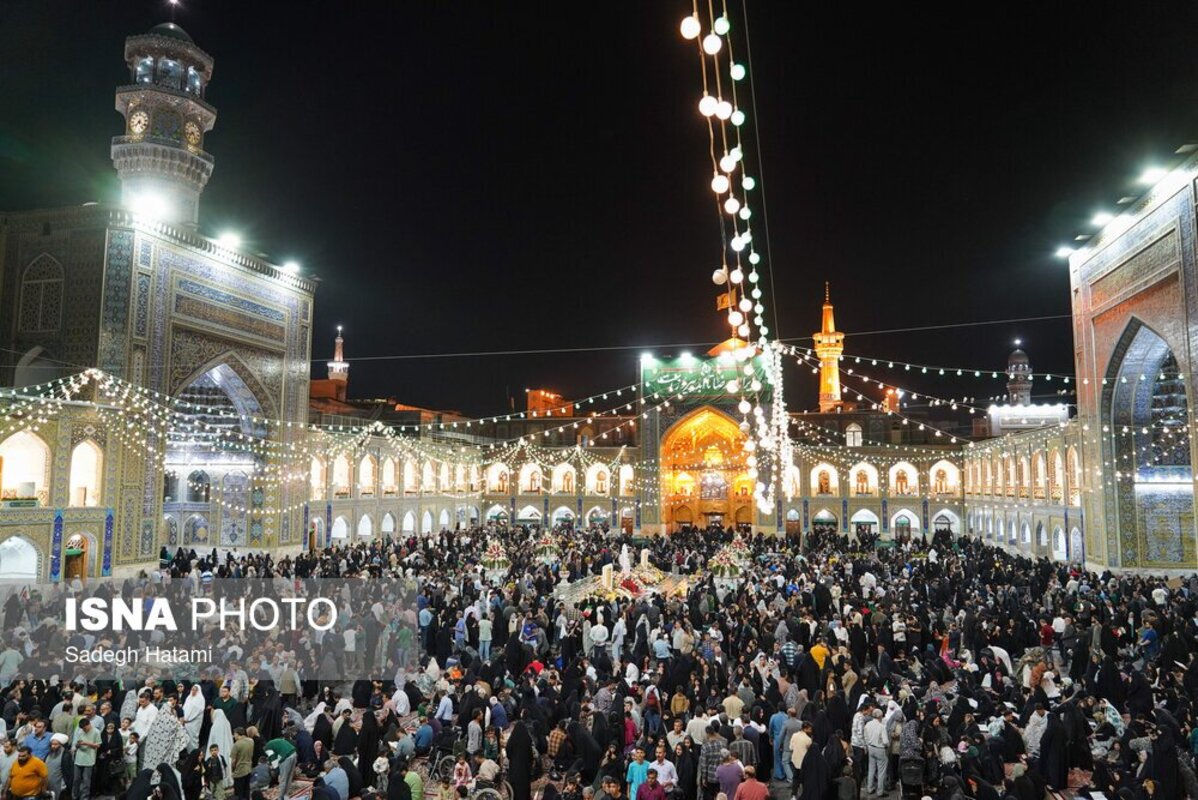 حال و هوای حرم رضوی در شب ولادت امام رضا (ع)