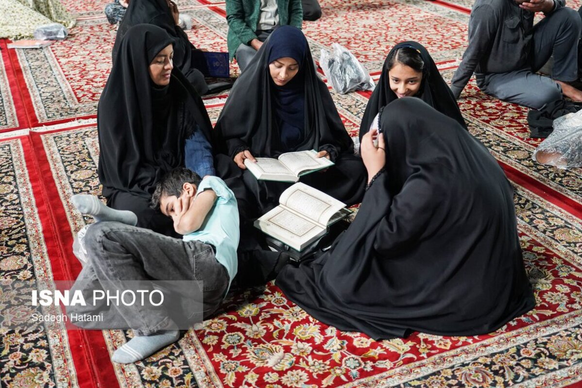 حال و هوای حرم رضوی در شب ولادت امام رضا (ع)