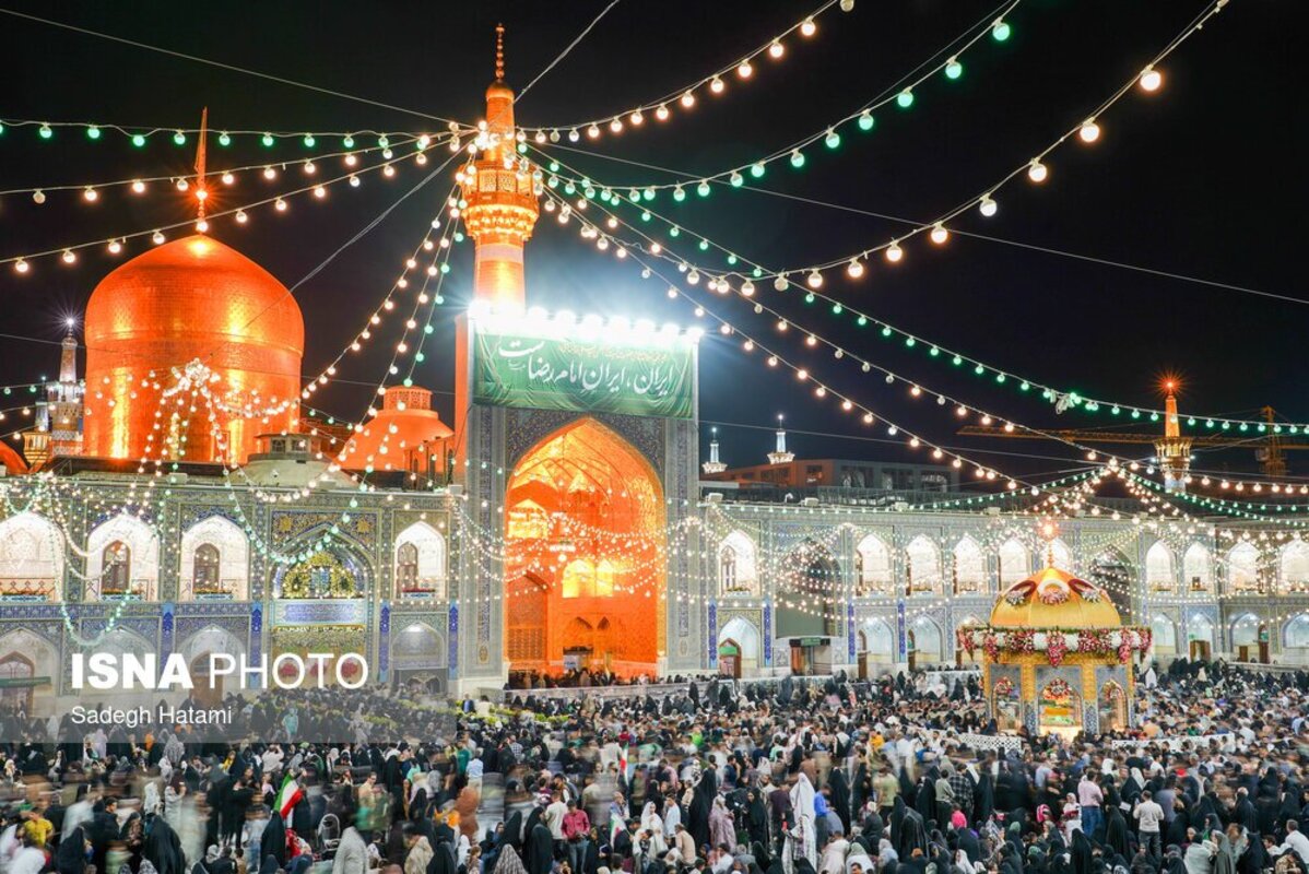 حال و هوای حرم رضوی در شب ولادت امام رضا (ع)