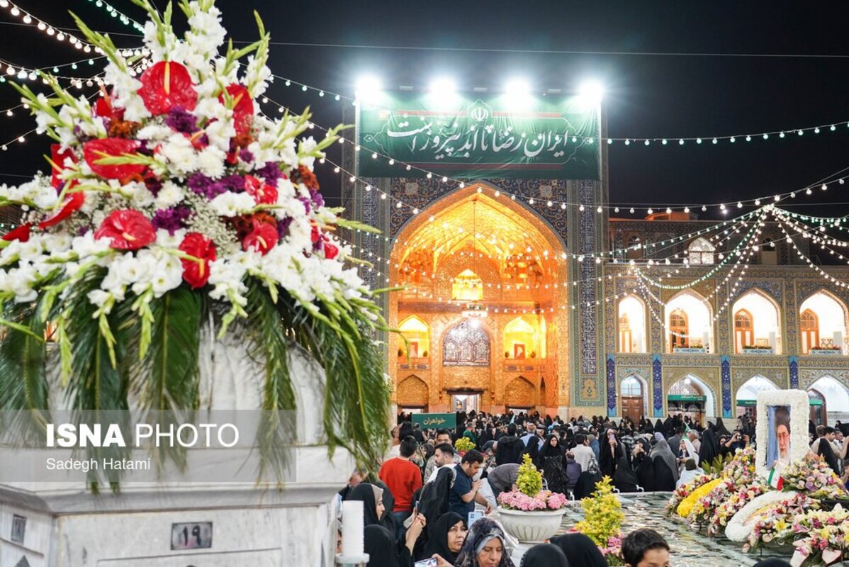 حال و هوای حرم رضوی در شب ولادت امام رضا (ع)