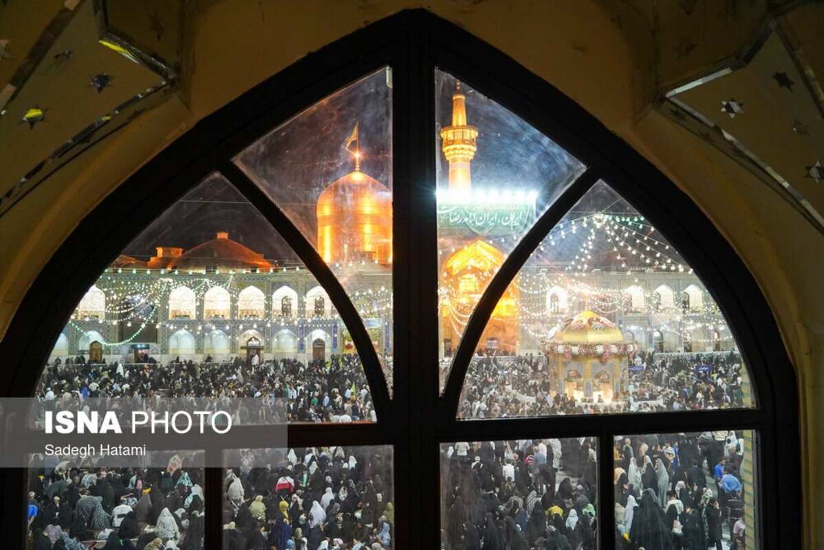 حال و هوای حرم رضوی در شب ولادت امام رضا (ع)