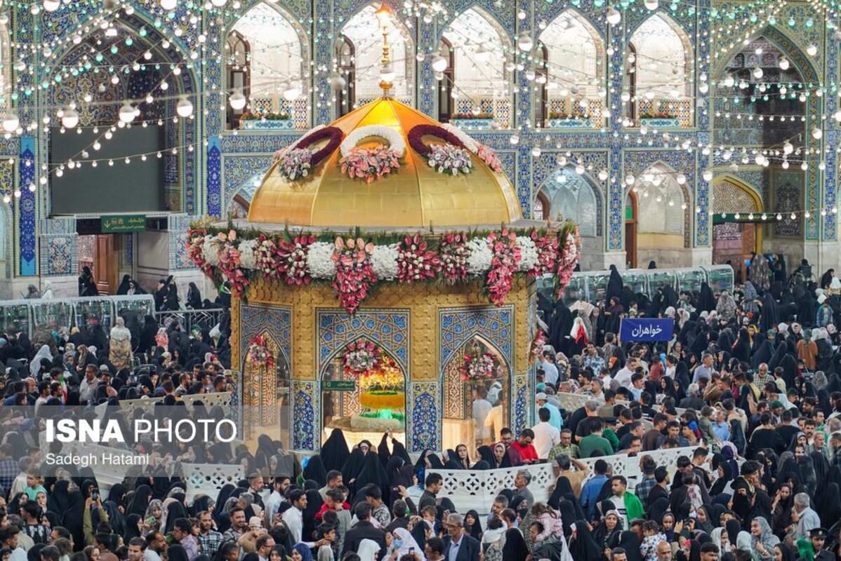 حال و هوای حرم رضوی در شب ولادت امام رضا (ع)