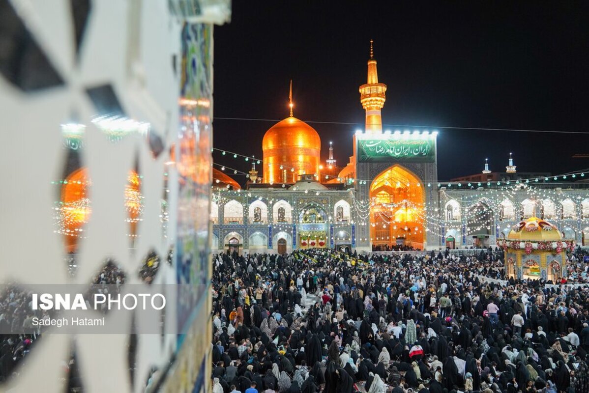 حال و هوای حرم رضوی در شب ولادت امام رضا (ع)