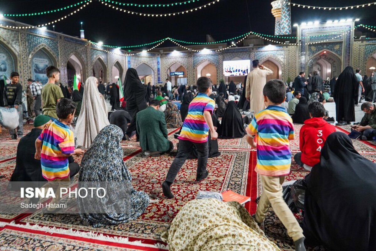 حال و هوای حرم رضوی در شب ولادت امام رضا (ع)