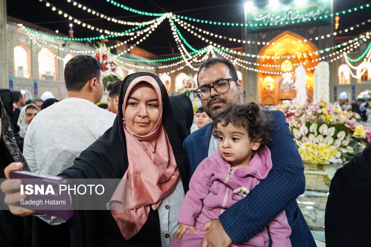 حال و هوای حرم رضوی در شب ولادت امام رضا (ع)