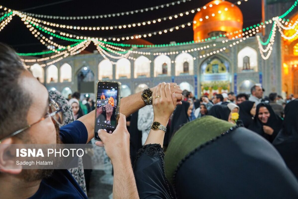 حال و هوای حرم رضوی در شب ولادت امام رضا (ع)