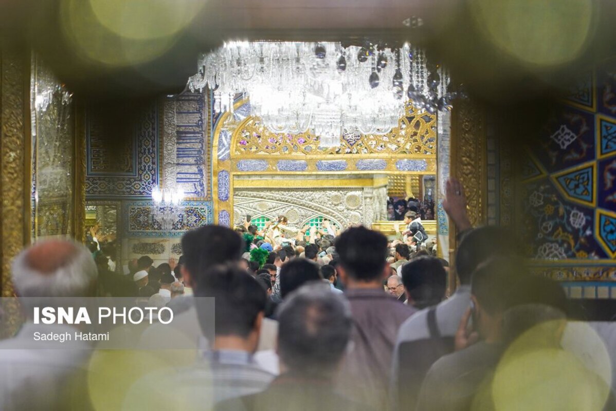 حال و هوای حرم رضوی در شب ولادت امام رضا (ع)