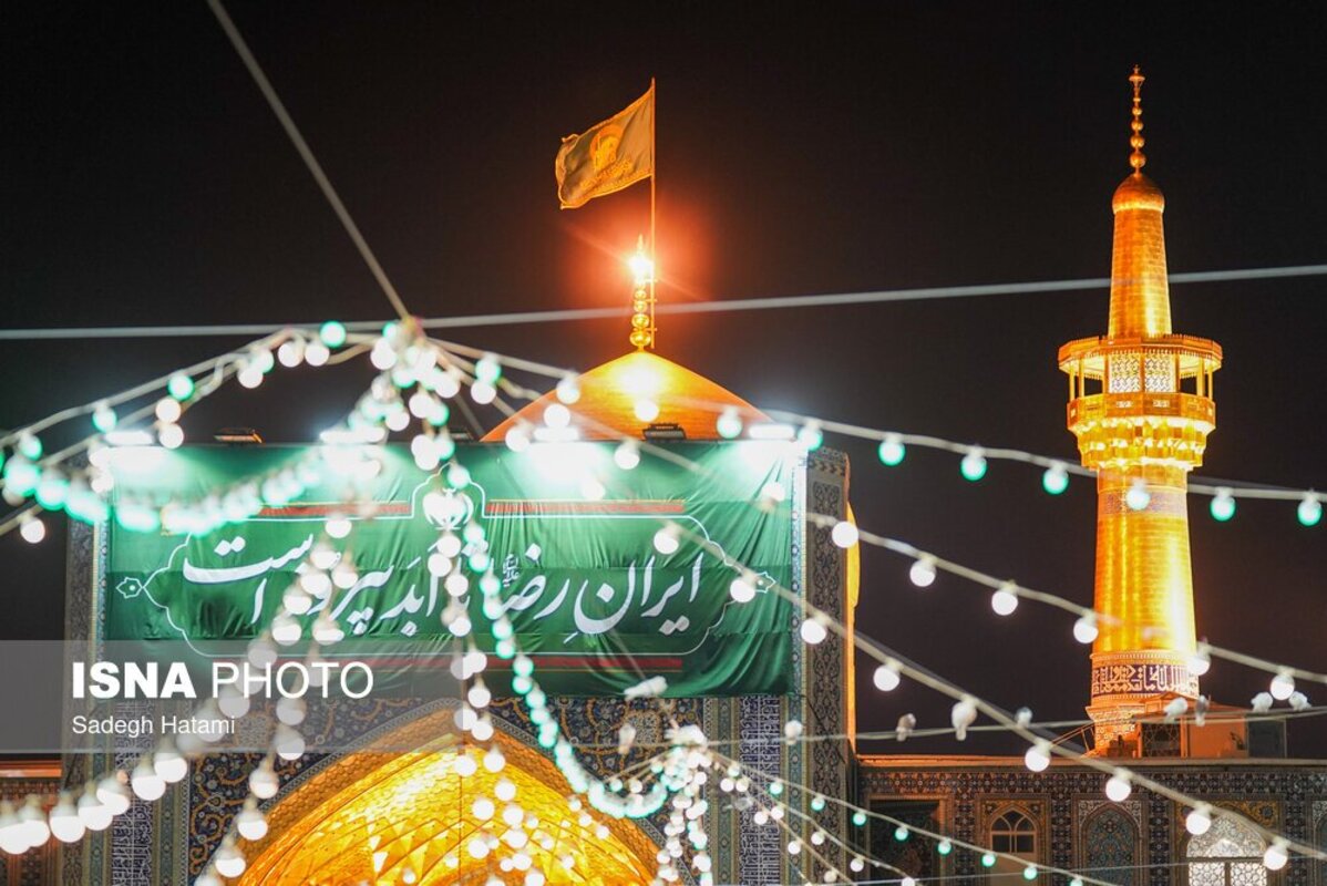 حال و هوای حرم رضوی در شب ولادت امام رضا (ع)