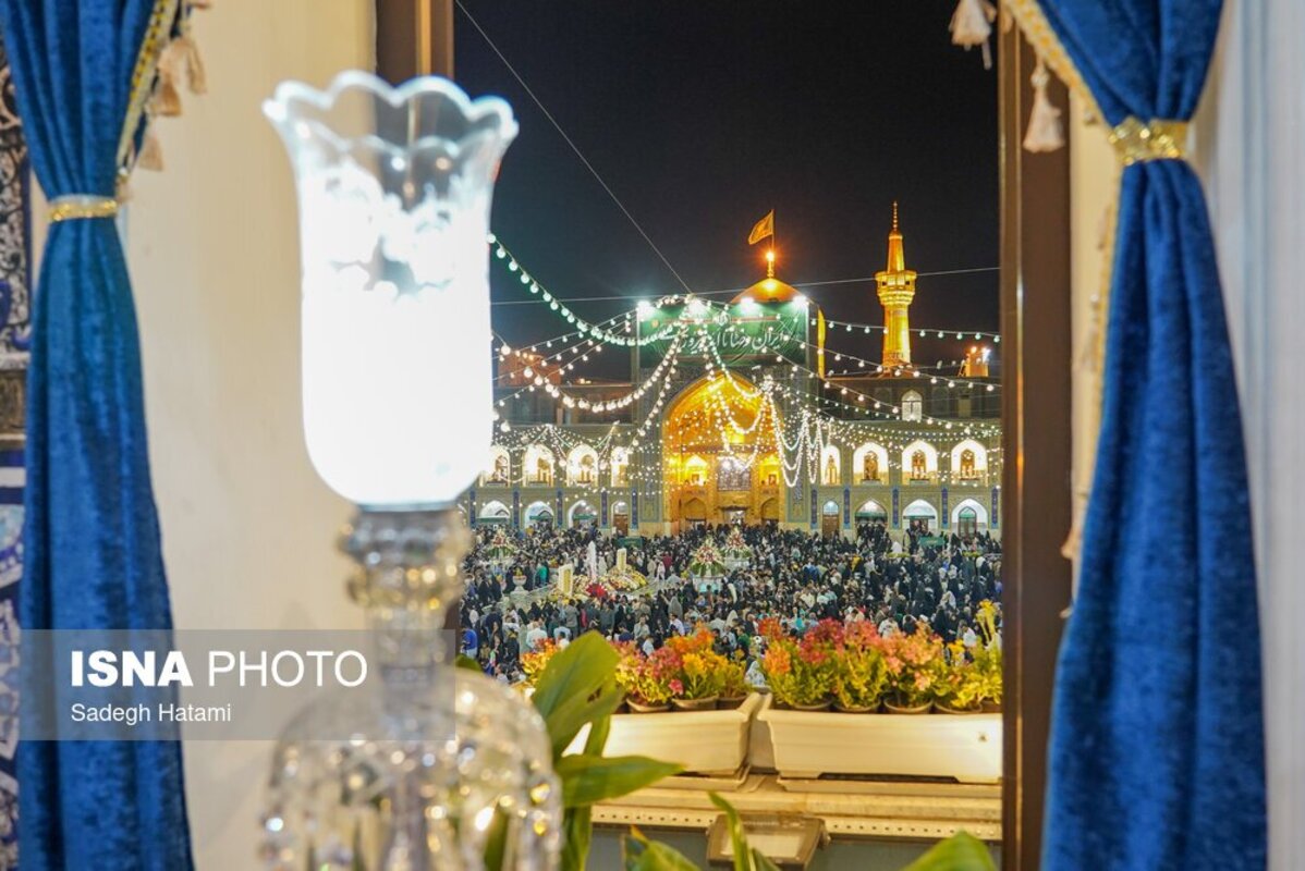 حال و هوای حرم رضوی در شب ولادت امام رضا (ع)