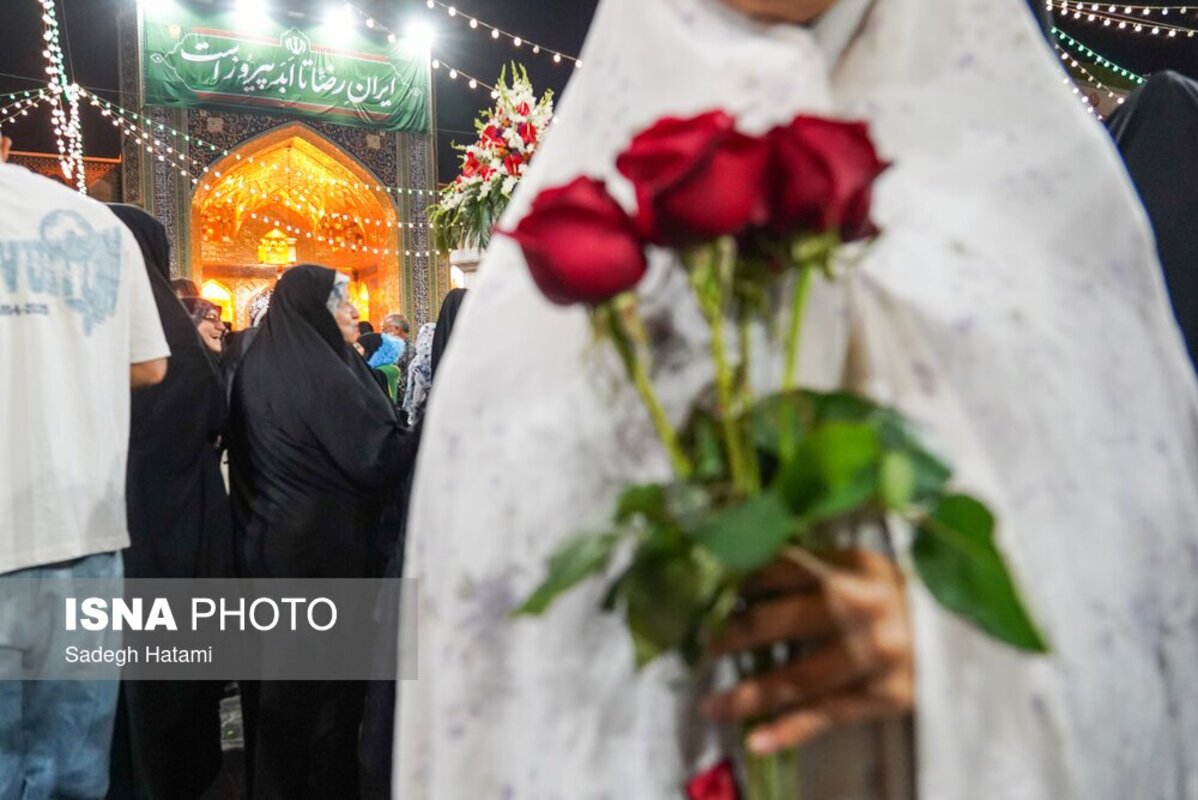 حال و هوای حرم رضوی در شب ولادت امام رضا (ع)