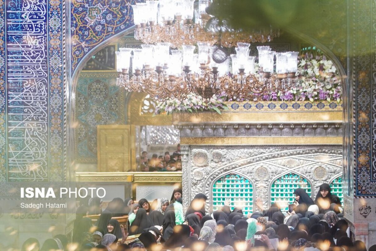 حال و هوای حرم رضوی در شب ولادت امام رضا (ع)