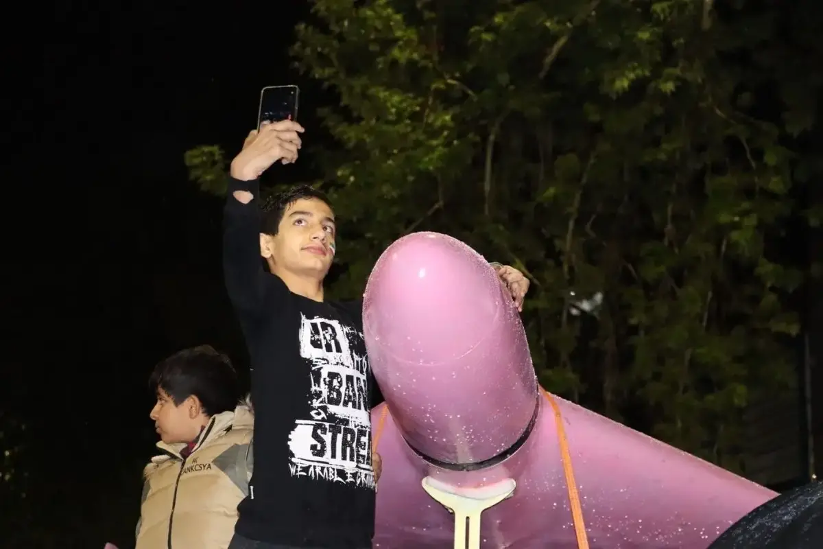  رونمایی از پهپاد شاهد ۱۳۶ آبی و صورتی 