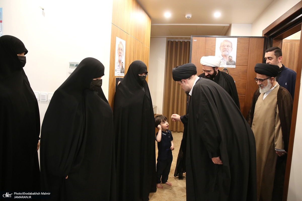 دیدار سیدحسن خمینی با خانواده علی لاریجانی