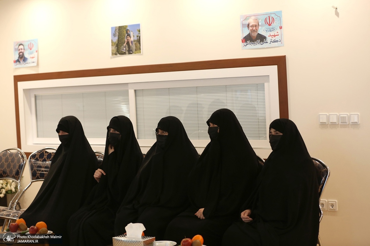 دیدار سیدحسن خمینی با خانواده علی لاریجانی