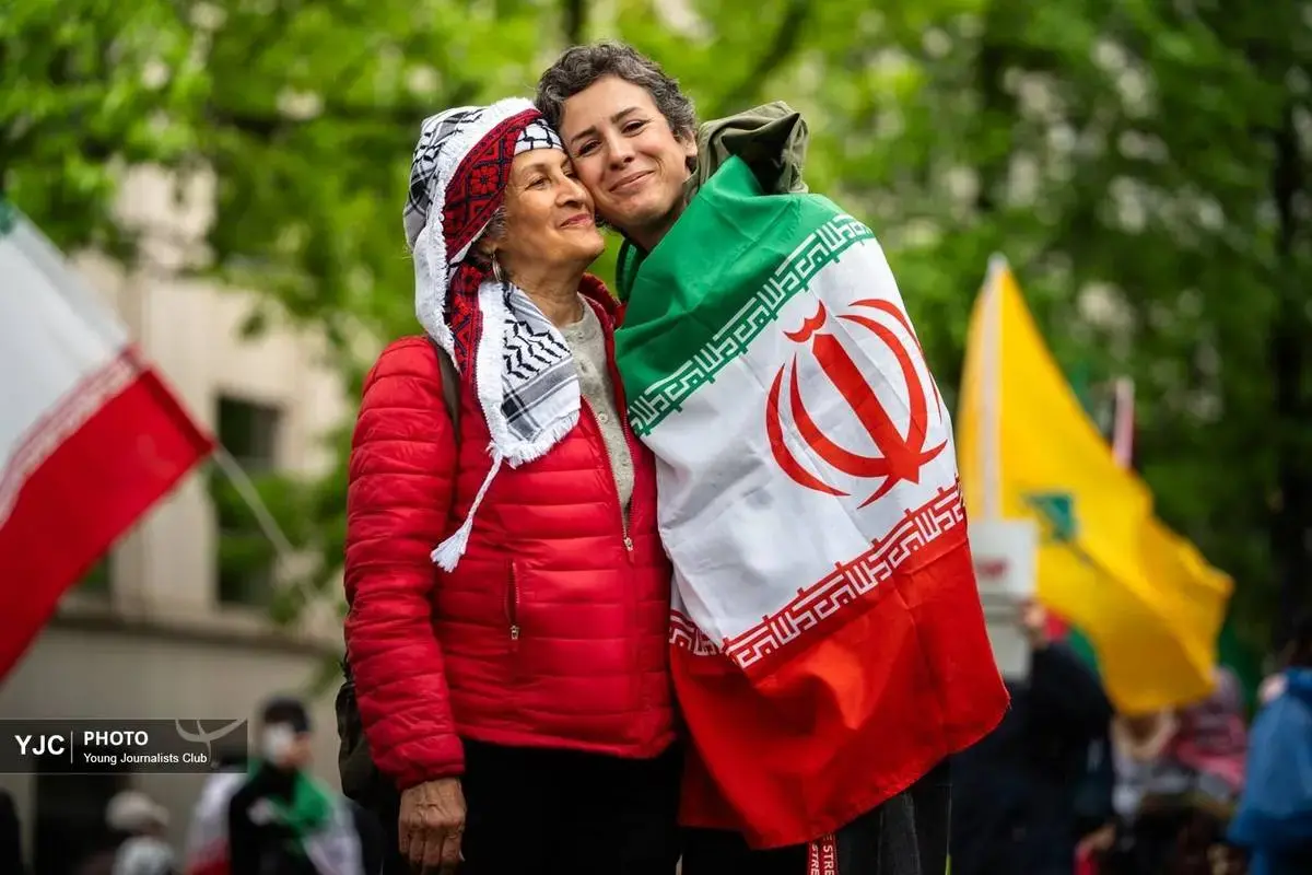تجمع ایرانیان و فعالان ضدجنگ در پاریس
