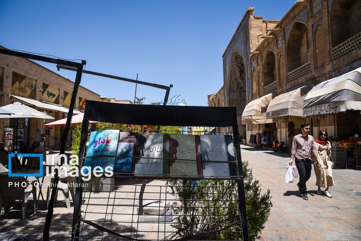 قدم زدن در خیابان لطفعلی‌خان زند در روز شیراز