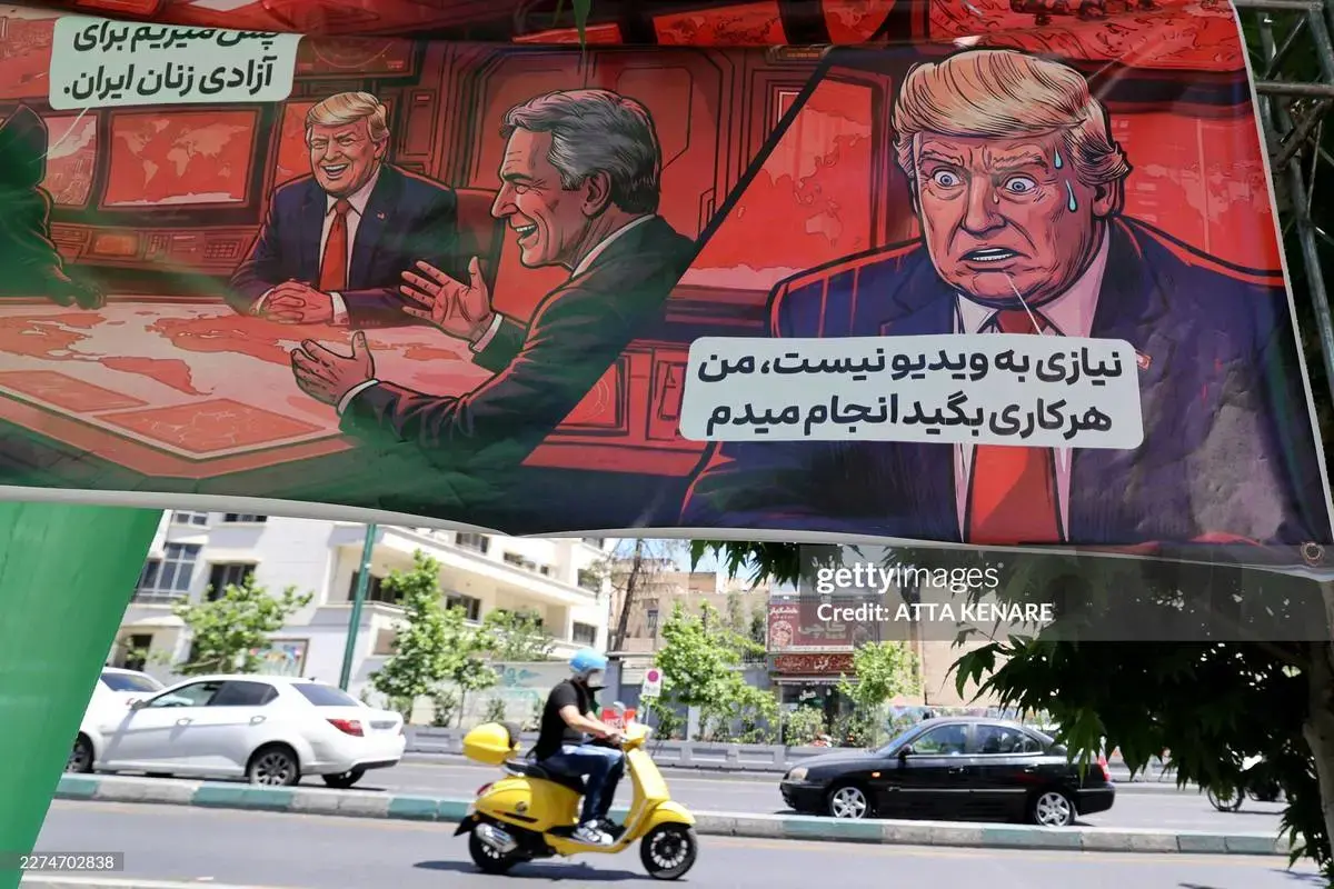 دیوارنگاری‌های ضد آمریکایی و اسرائیلی در قلب تهران