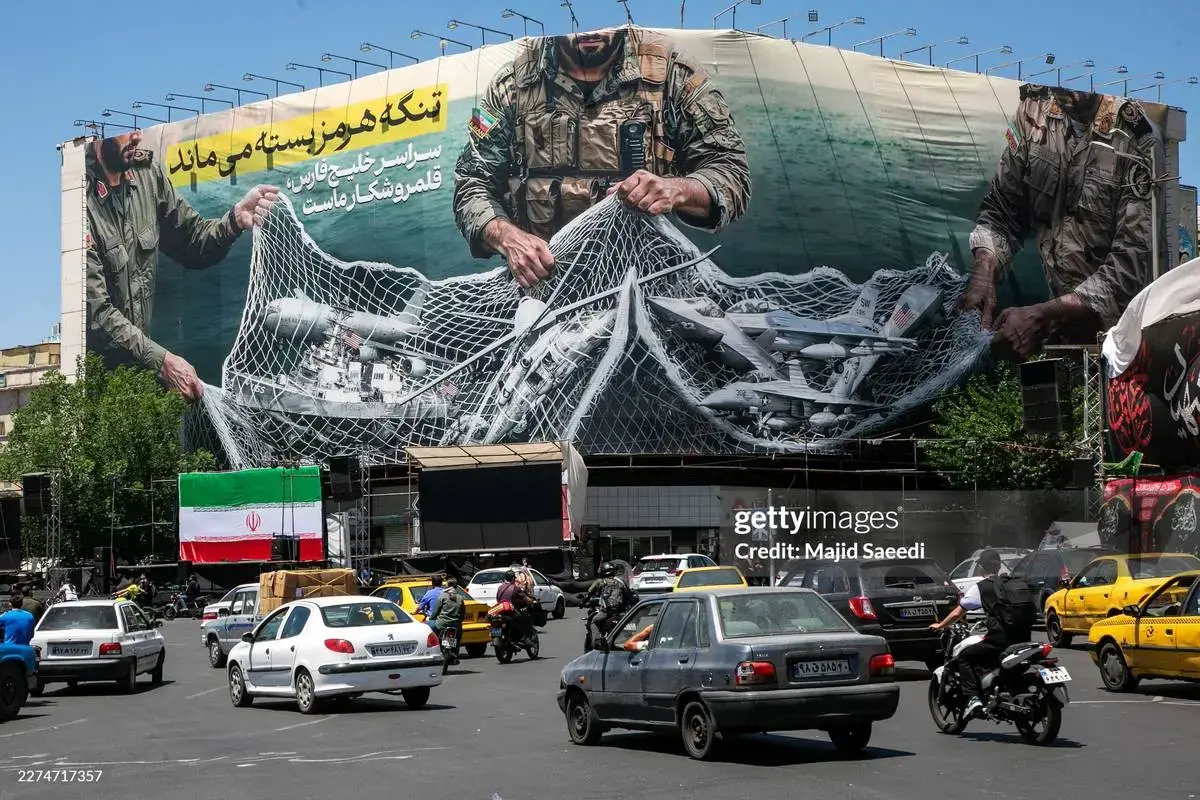 دیوارنگاری‌های ضد آمریکایی و اسرائیلی در قلب تهران