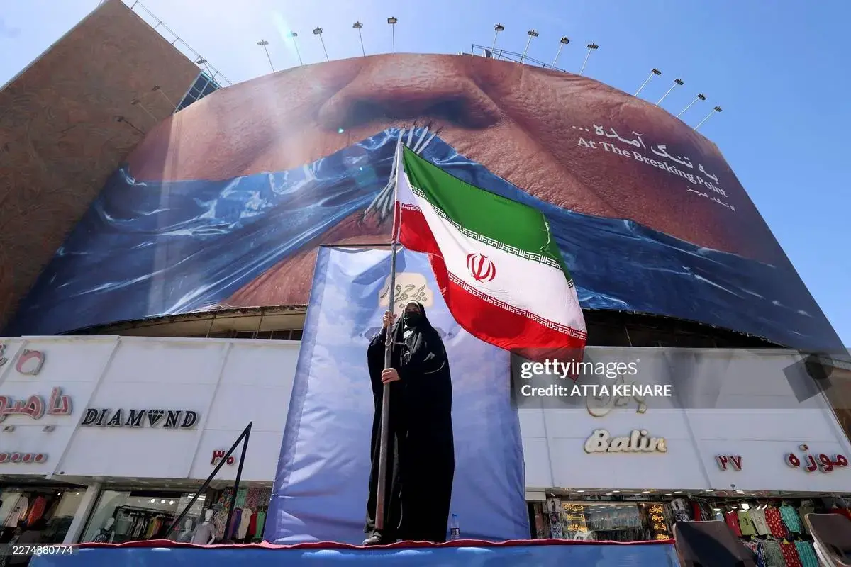 دیوارنگاری‌های ضد آمریکایی و اسرائیلی در قلب تهران