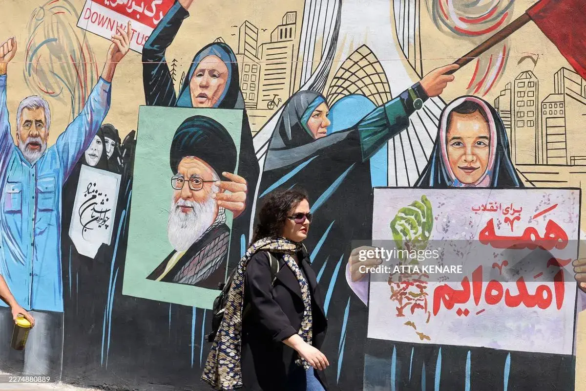 دیوارنگاری‌های ضد آمریکایی و اسرائیلی در قلب تهران