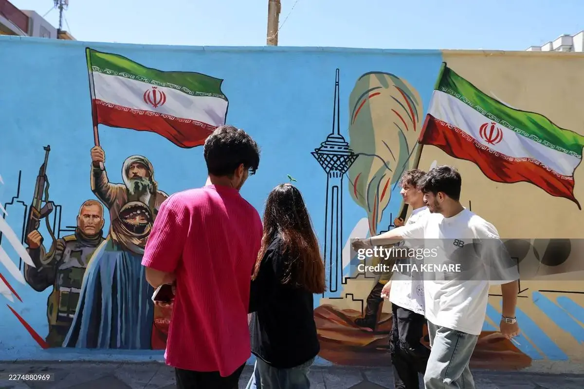 دیوارنگاری‌های ضد آمریکایی و اسرائیلی در قلب تهران