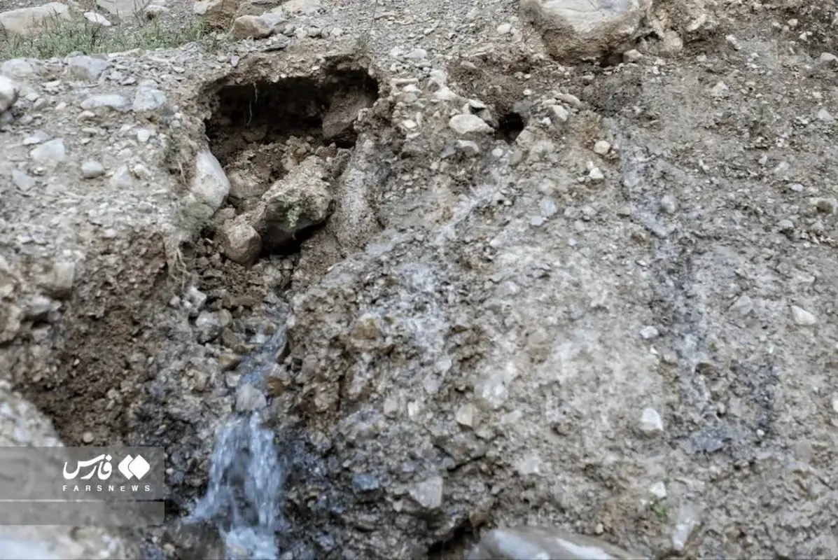 رقص چشمه‌های دروغین در دل کوهستان