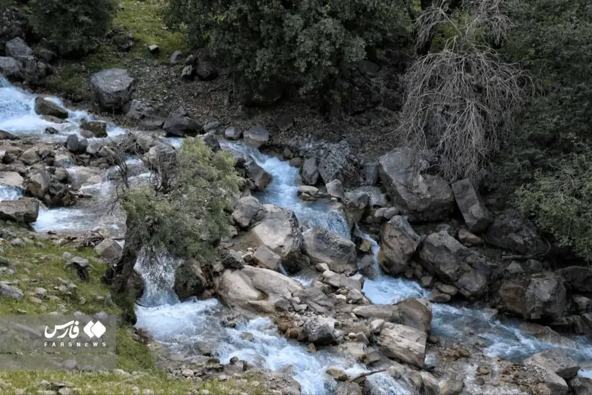 رقص چشمه‌های دروغین در دل کوهستان