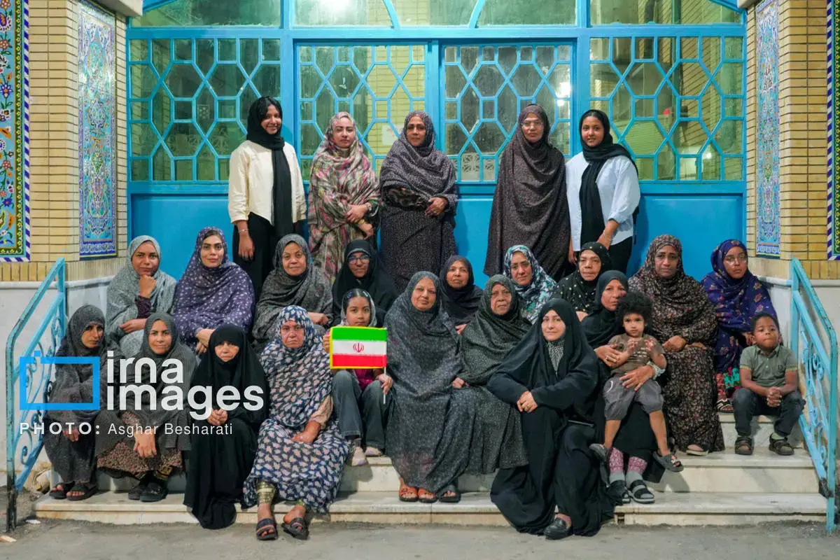 پخت غذا توسط زنان بومی جزیره قشم در تجمعات شبانه