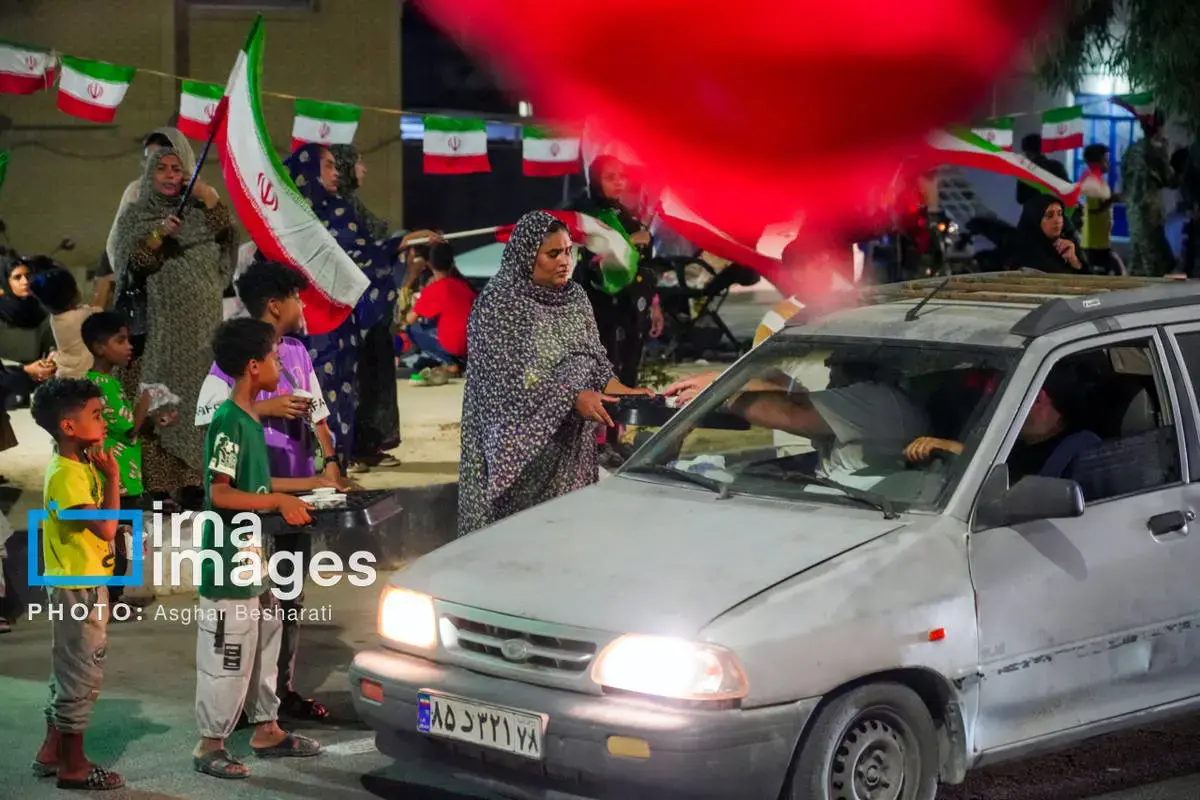پخت غذا توسط زنان بومی جزیره قشم در تجمعات شبانه