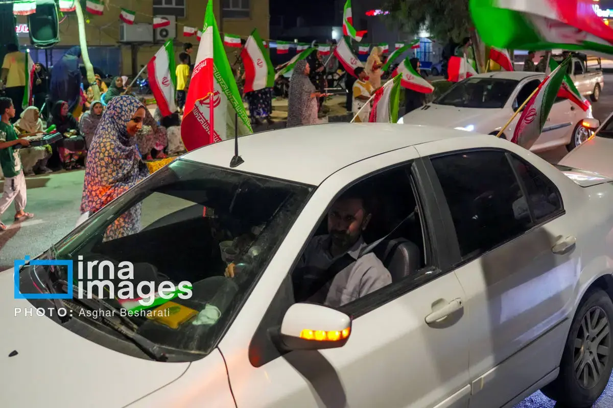 پخت غذا توسط زنان بومی جزیره قشم در تجمعات شبانه