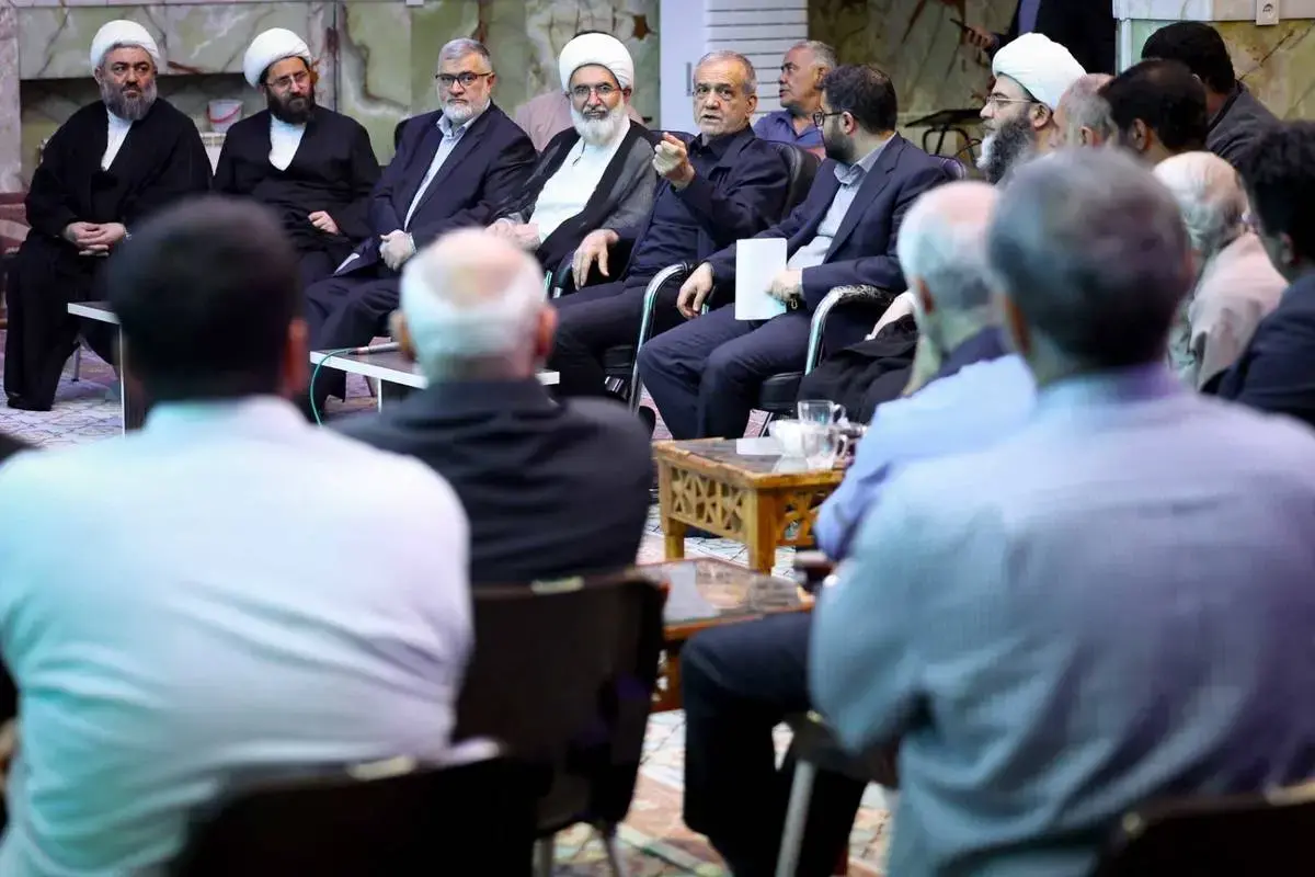 بازدید میدانی پزشکیان در یکی از مساجد تهران