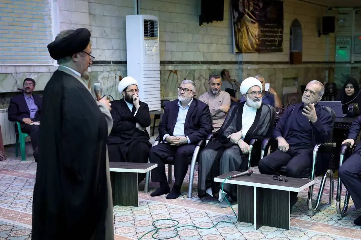 بازدید میدانی پزشکیان در یکی از مساجد تهران