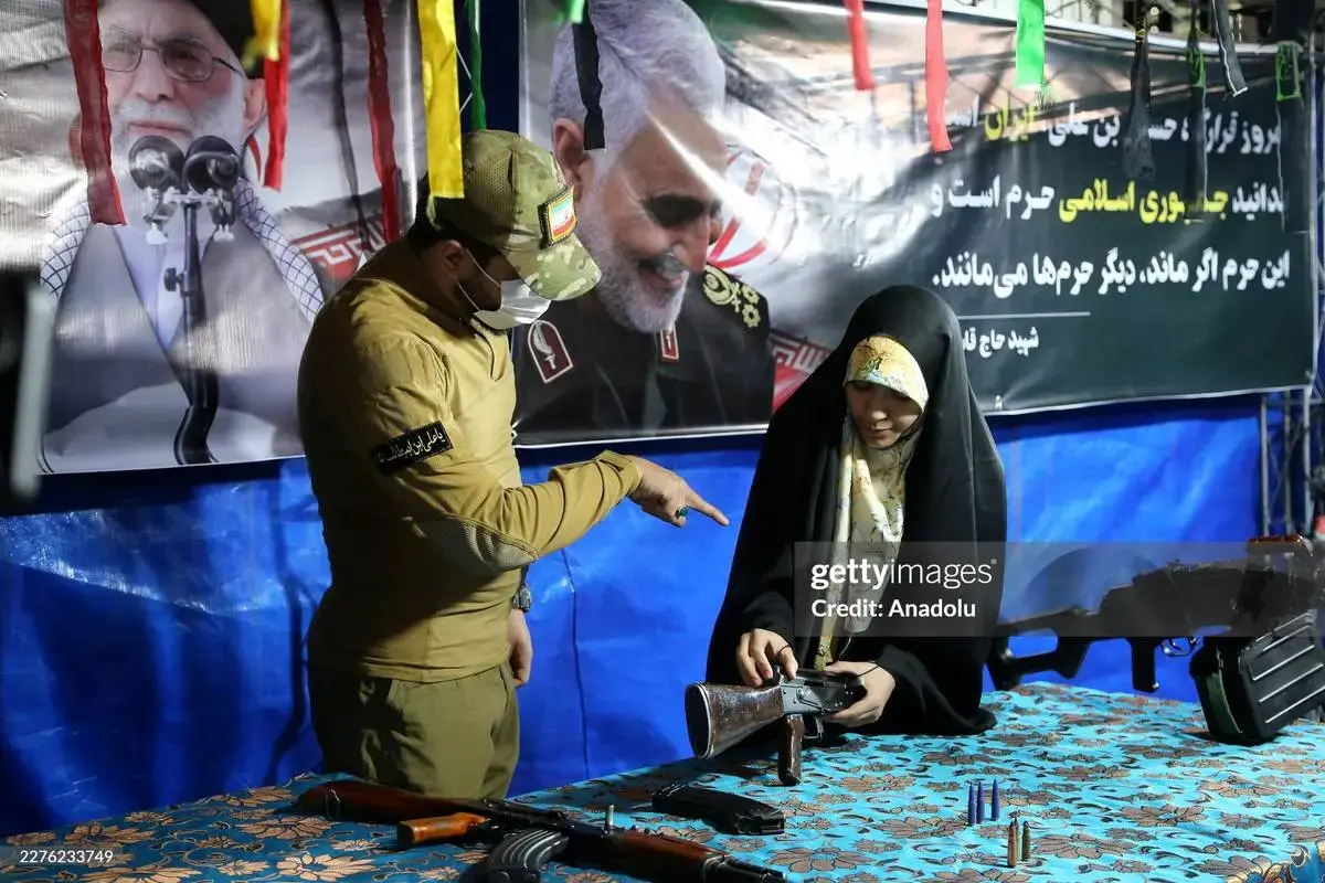  آموزش کار با تفنگ در میدان ونک تهران 
