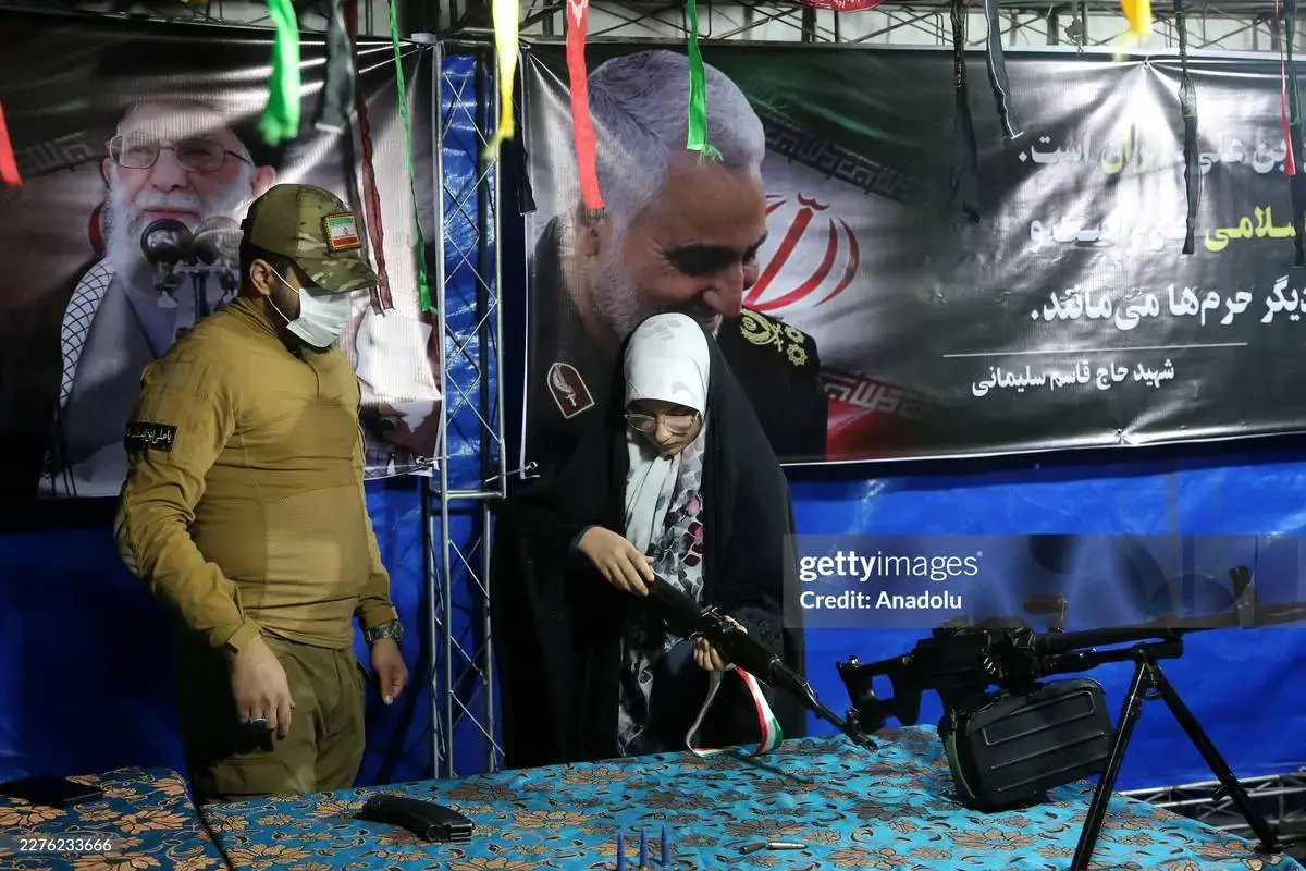  آموزش کار با تفنگ در میدان ونک تهران 