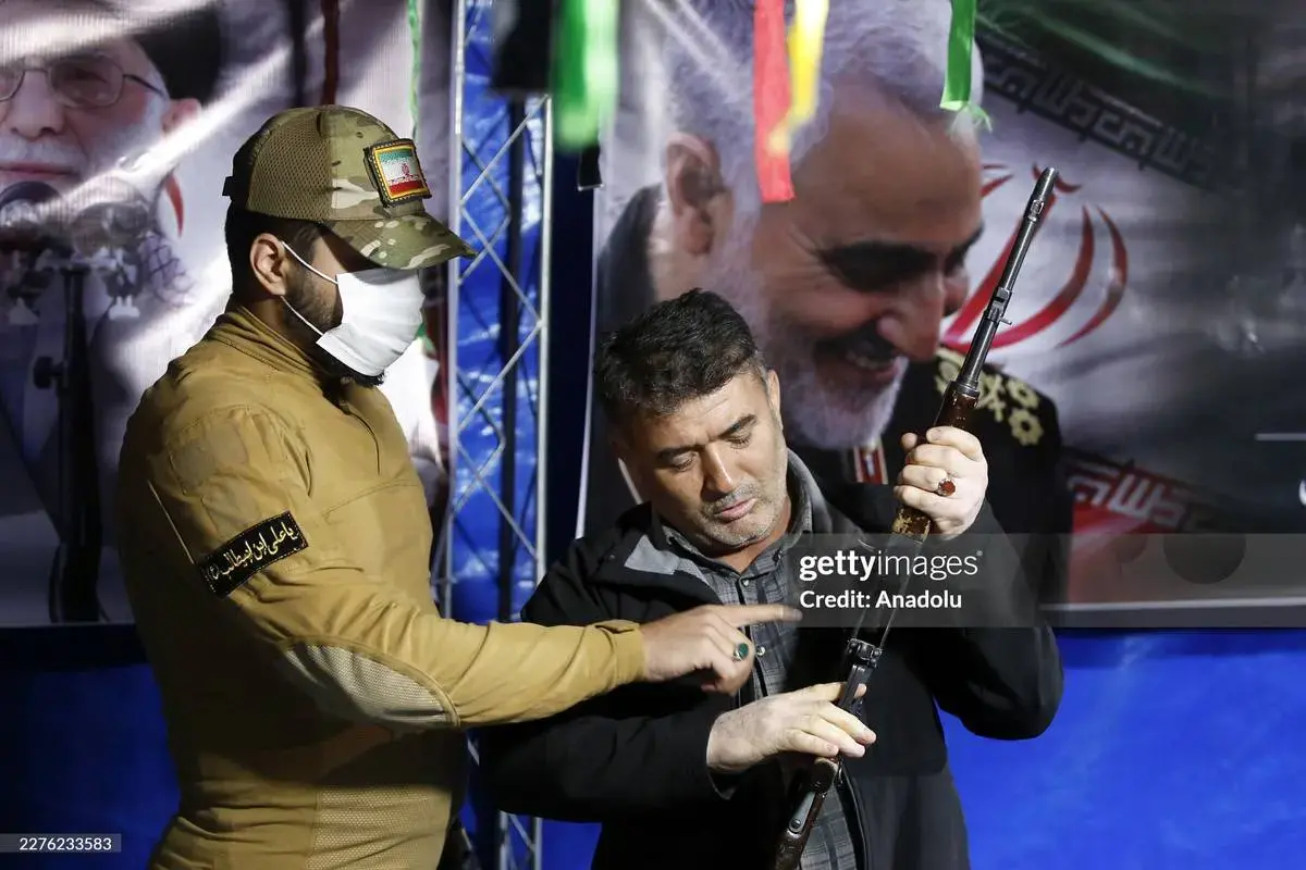  آموزش کار با تفنگ در میدان ونک تهران 