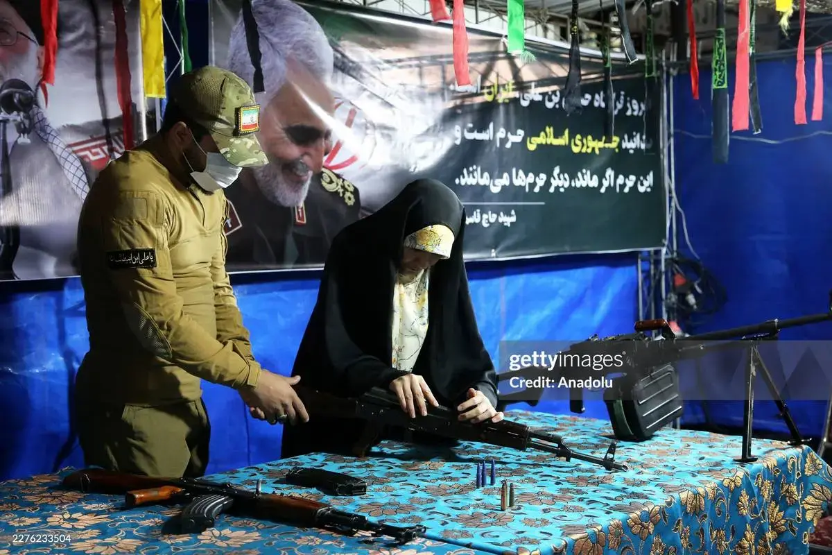  آموزش کار با تفنگ در میدان ونک تهران 
