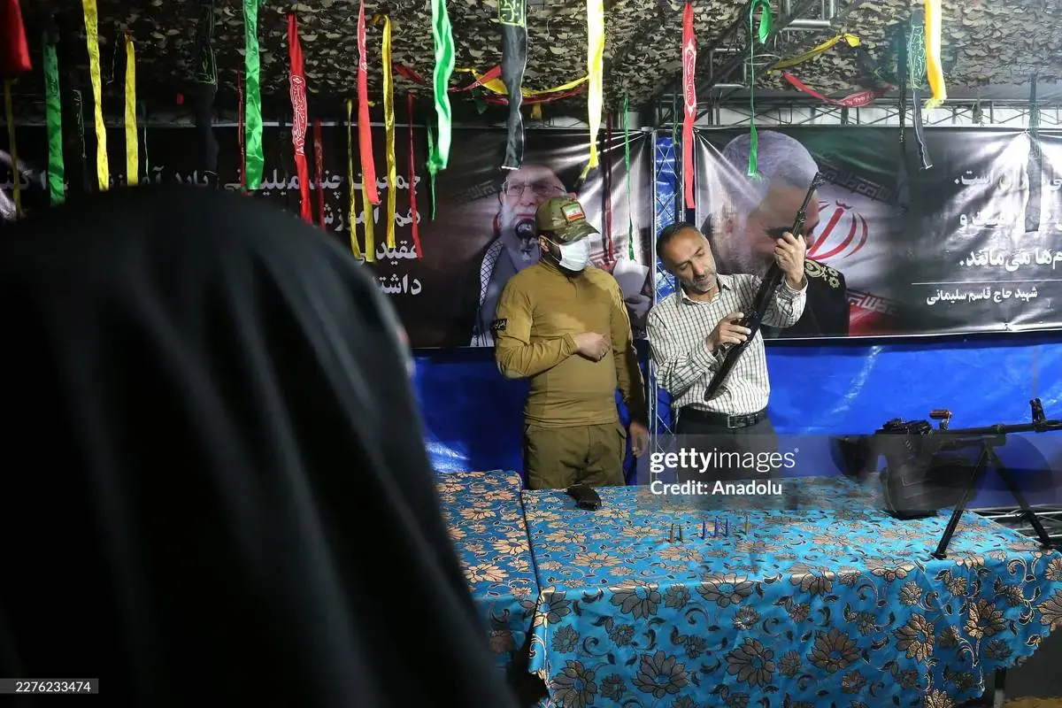  آموزش کار با تفنگ در میدان ونک تهران 