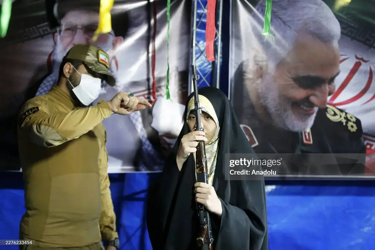  آموزش کار با تفنگ در میدان ونک تهران 