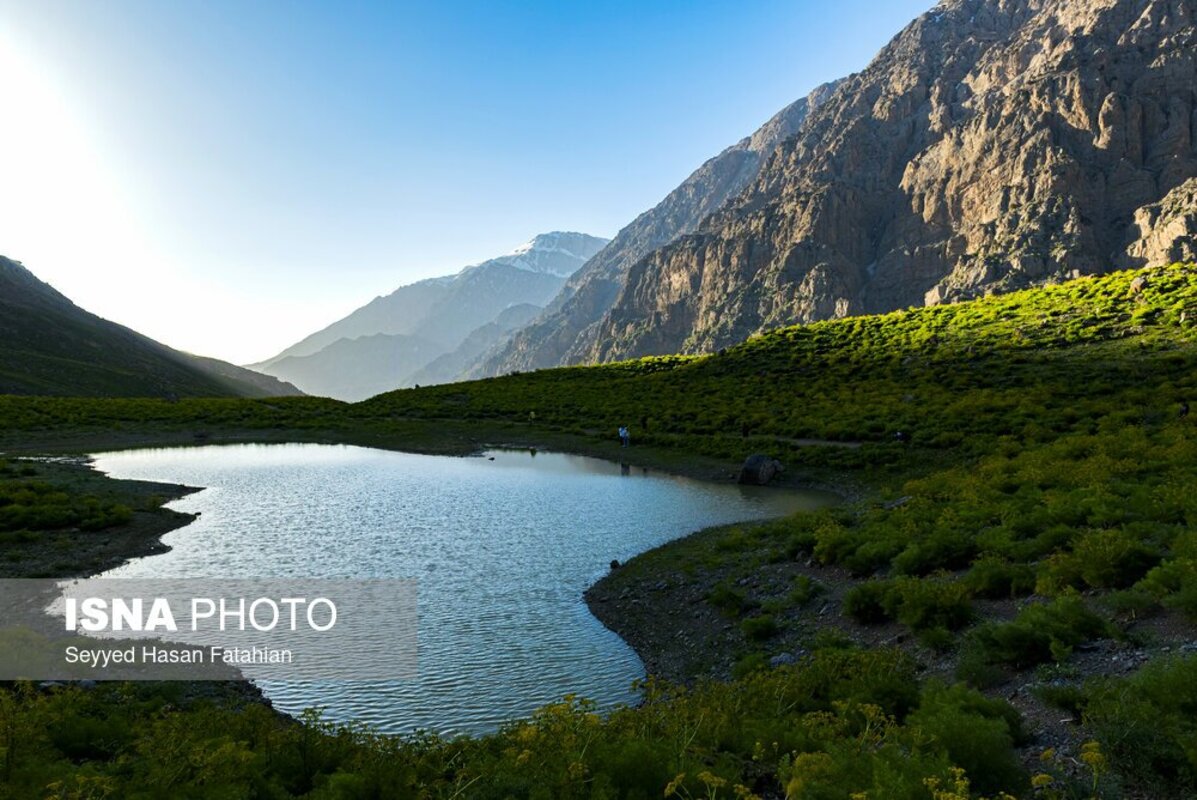 کمپ تفریحی و توریستی در دریاچه کوه گُل دنا