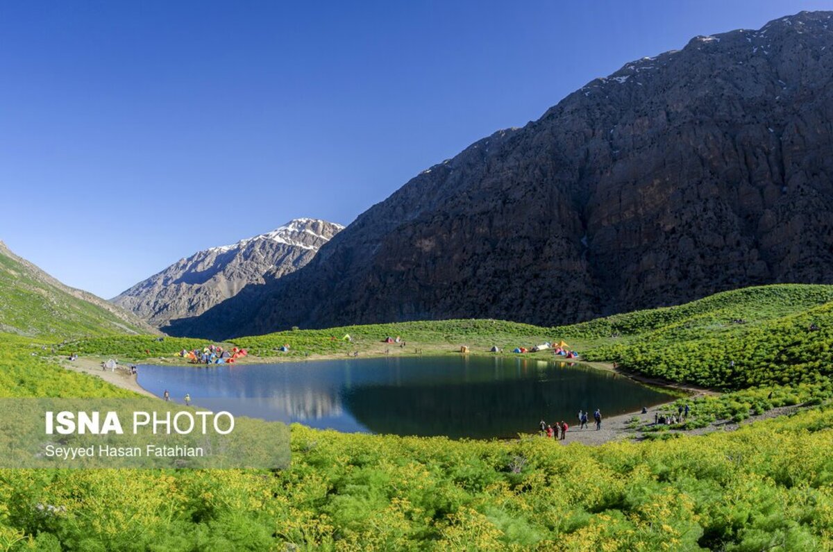 کمپ تفریحی و توریستی در دریاچه کوه گُل دنا