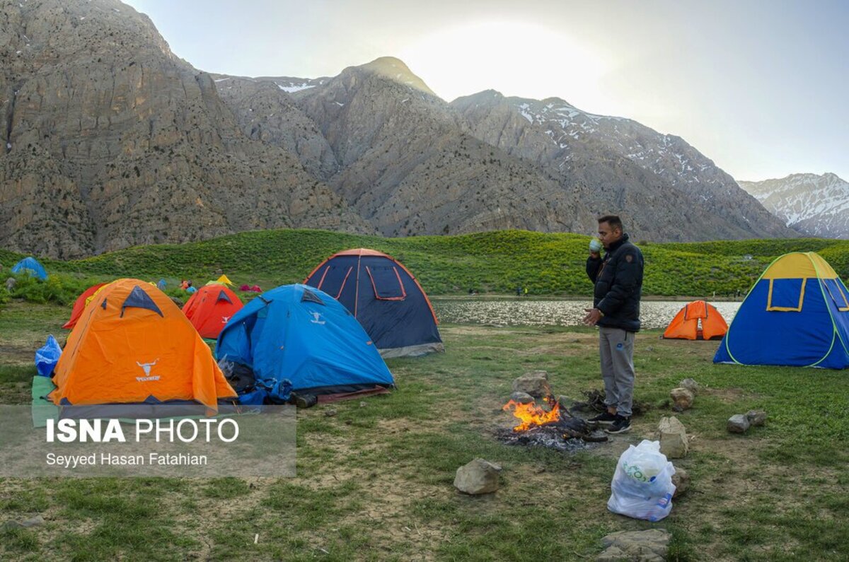 کمپ تفریحی و توریستی در دریاچه کوه گُل دنا
