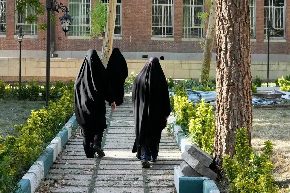 نگاهی به داخل سفارت سابق آمریکا در تهران