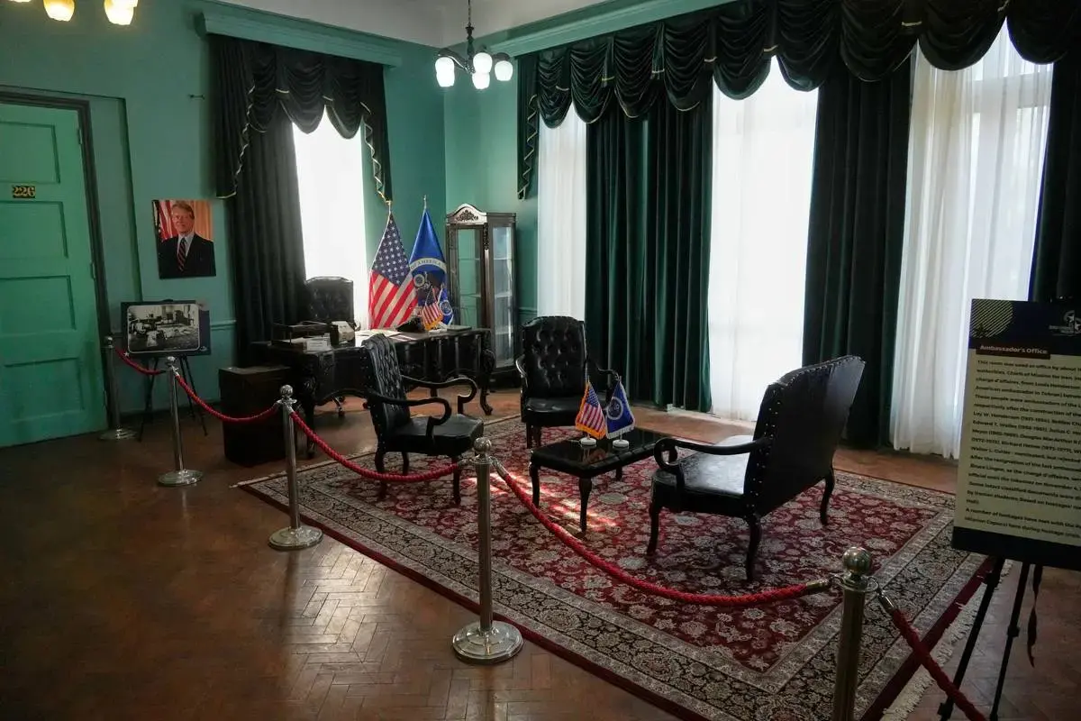 نگاهی به داخل سفارت سابق آمریکا در تهران